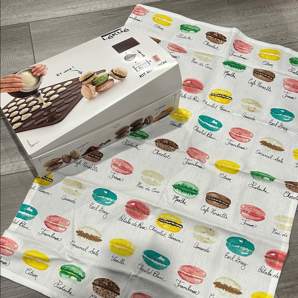 Lékué Macaron Kit & Macaron kitchen Towel
